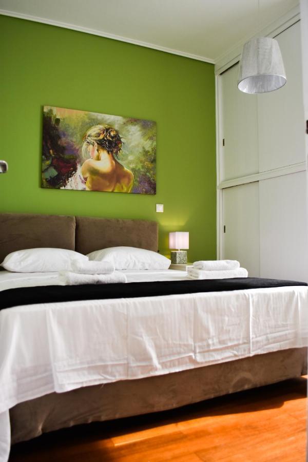 Βright Walled Designed Apt In Glyfada Center アテネ エクステリア 写真