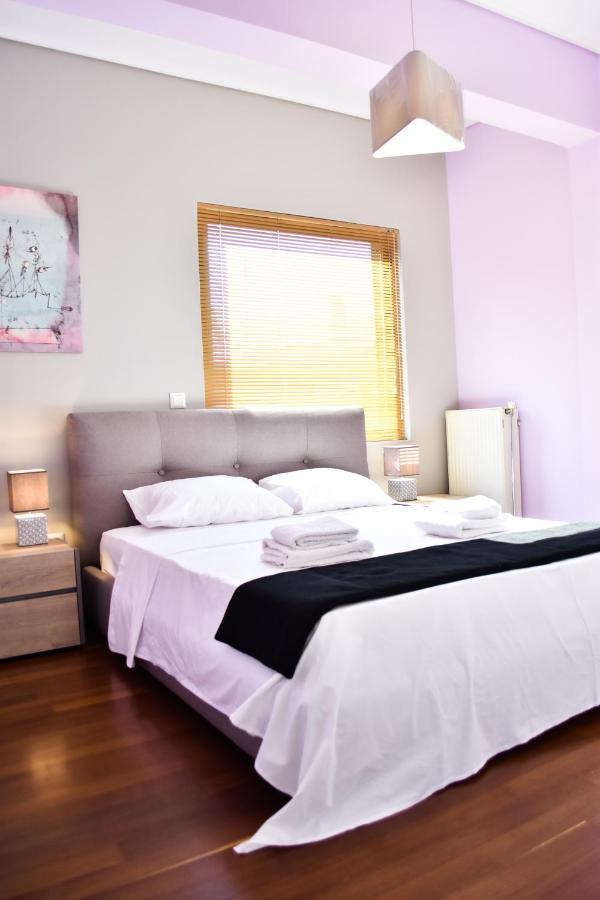 Βright Walled Designed Apt In Glyfada Center アテネ エクステリア 写真