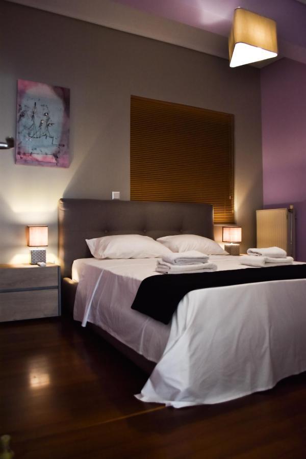 Βright Walled Designed Apt In Glyfada Center アテネ エクステリア 写真