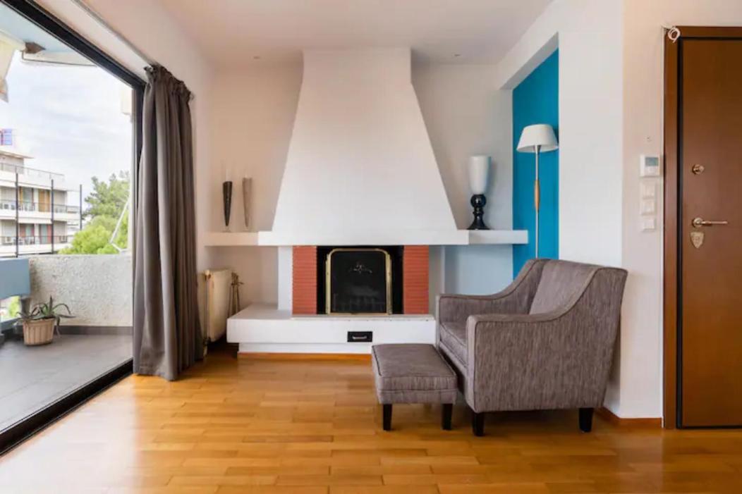 Βright Walled Designed Apt In Glyfada Center アテネ エクステリア 写真