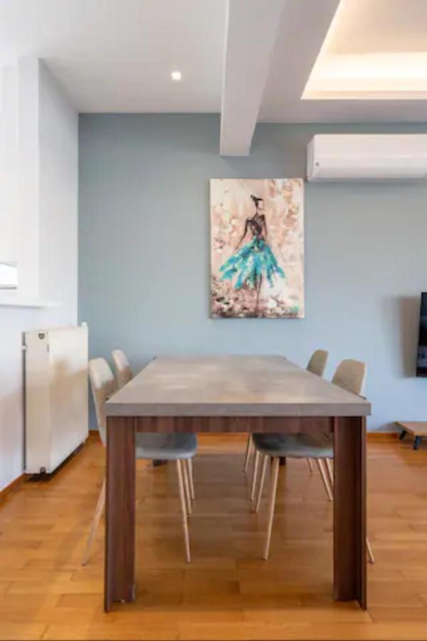 Βright Walled Designed Apt In Glyfada Center アテネ エクステリア 写真