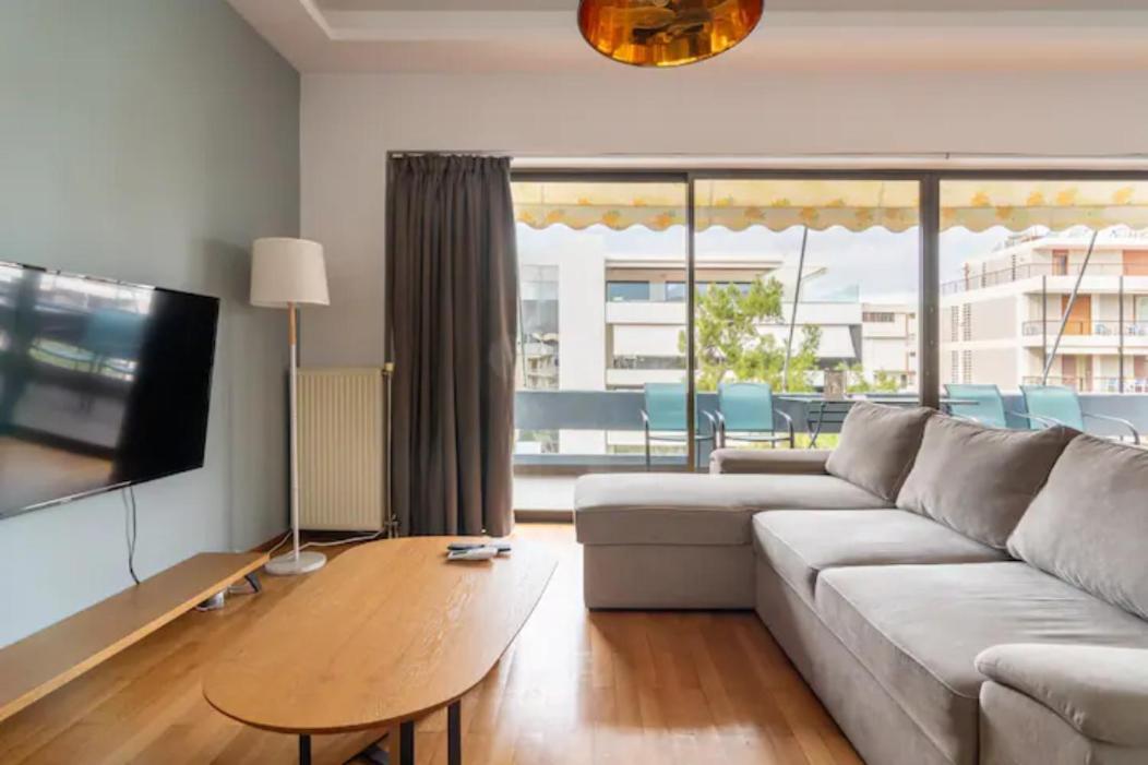 Βright Walled Designed Apt In Glyfada Center アテネ エクステリア 写真