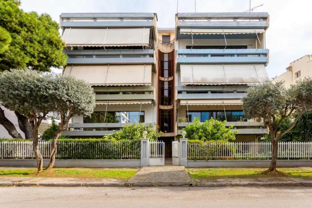 Βright Walled Designed Apt In Glyfada Center アテネ エクステリア 写真
