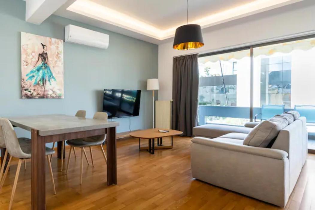 Βright Walled Designed Apt In Glyfada Center アテネ エクステリア 写真