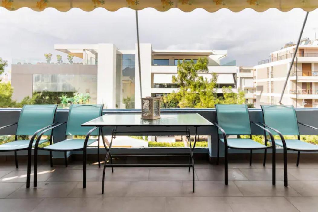 Βright Walled Designed Apt In Glyfada Center アテネ エクステリア 写真