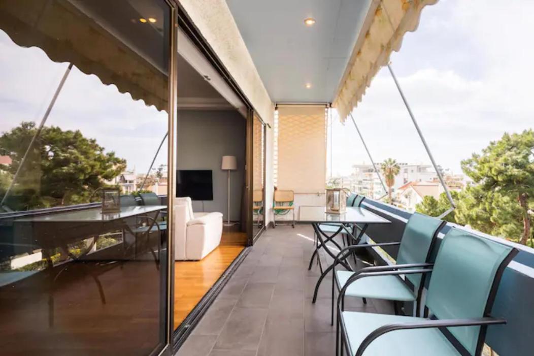 Βright Walled Designed Apt In Glyfada Center アテネ エクステリア 写真