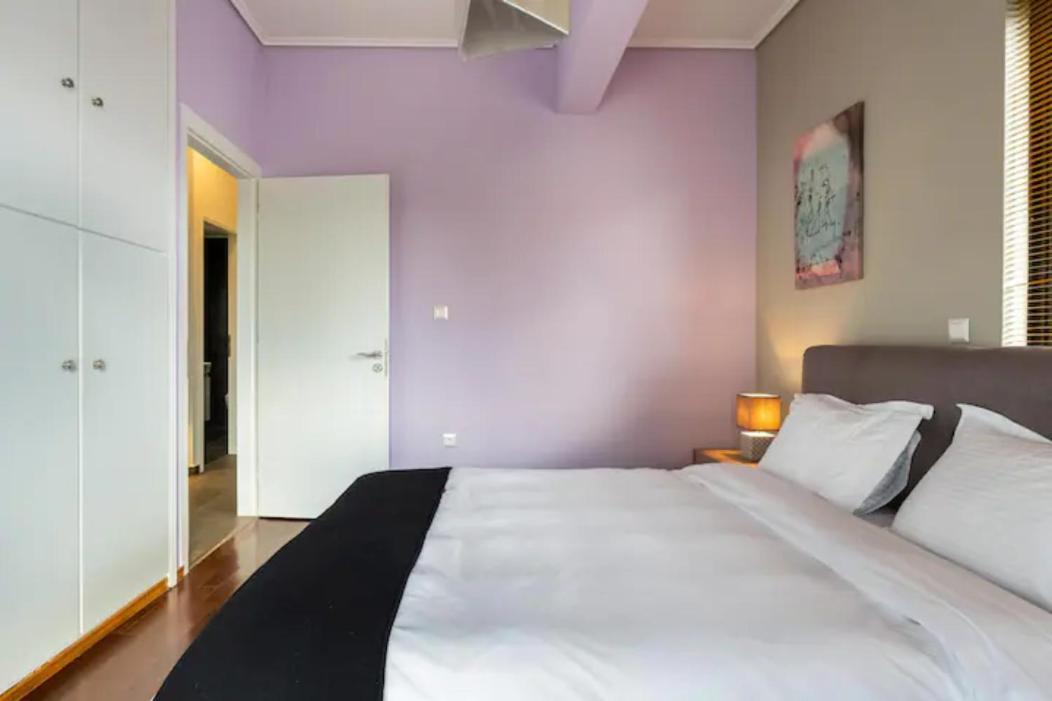 Βright Walled Designed Apt In Glyfada Center アテネ エクステリア 写真